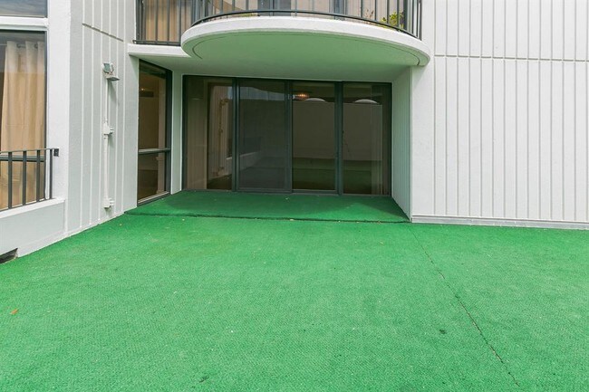 Building Photo - 5001 Woodway Dr