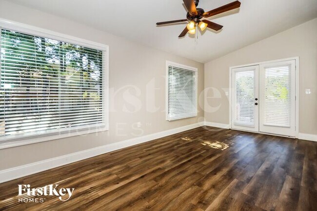 Building Photo - 543 Autumn Ridge Dr