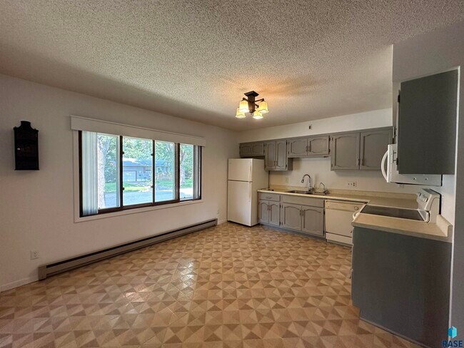Foto del edificio - 504-506 N McKenzie St