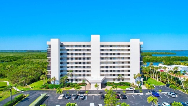 Building Photo - 5059 N Hwy A1A