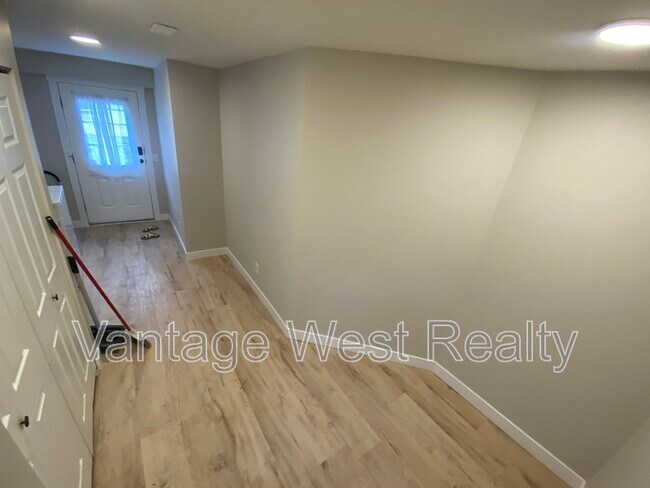 Photo du bâtiment - 1390 Highland Dr S