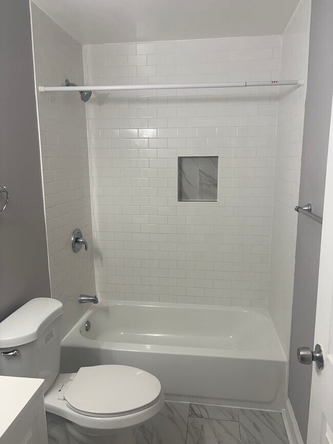 Foto del edificio - Available Now – Spacious 4-Bedroom Townhome in Baltimore City