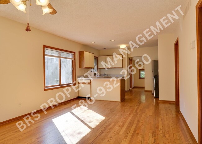 Foto del edificio - Rochester Hills totally renovated 2 BR ranch