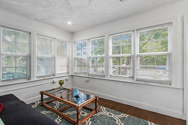 Building Photo - 101 S C St