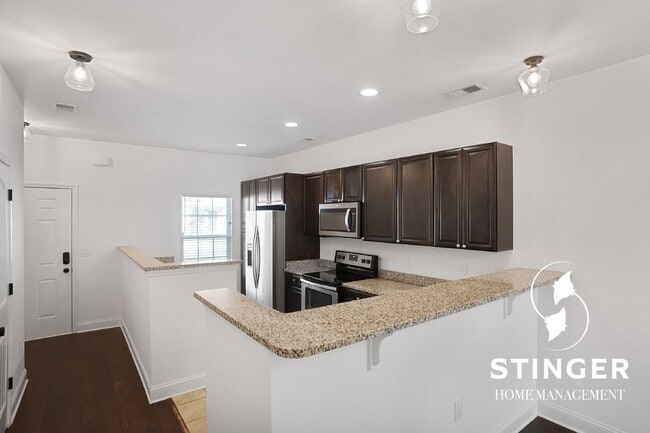 Building Photo - 362 Dante Cir