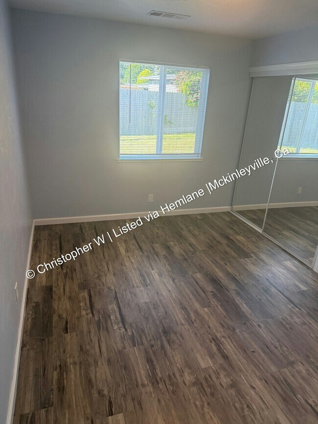 Foto del edificio - 1229 Fernwood Dr