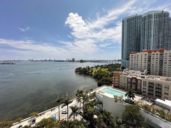 Foto del edificio - 2020 N Bayshore Dr