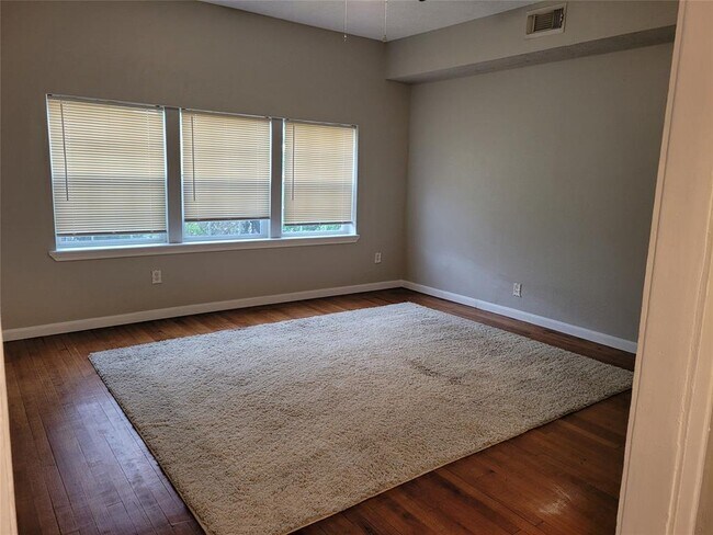 Foto del edificio - 3415 La Branch St