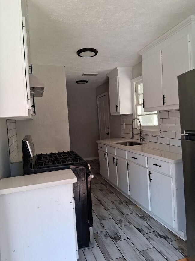 Building Photo - Nice 3 Bed 2 Bath North Jackson Rental on State St