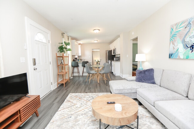 Building Photo - 3820 Essex Cir