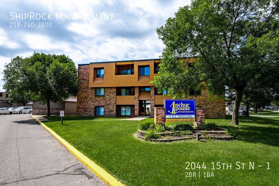 Foto principal - 2044 15th St N
