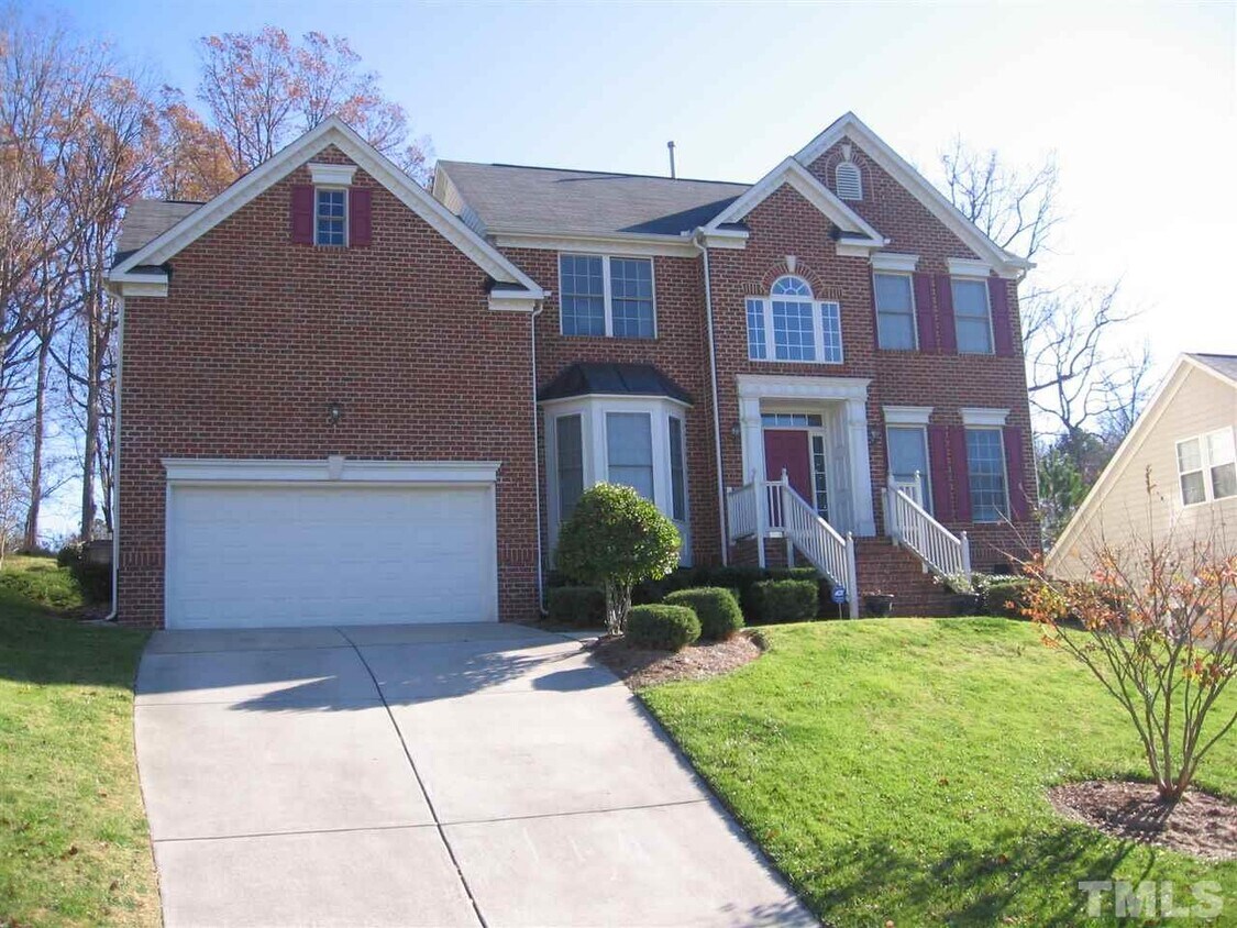 Primary Photo - 122 Banyon Tree Ln