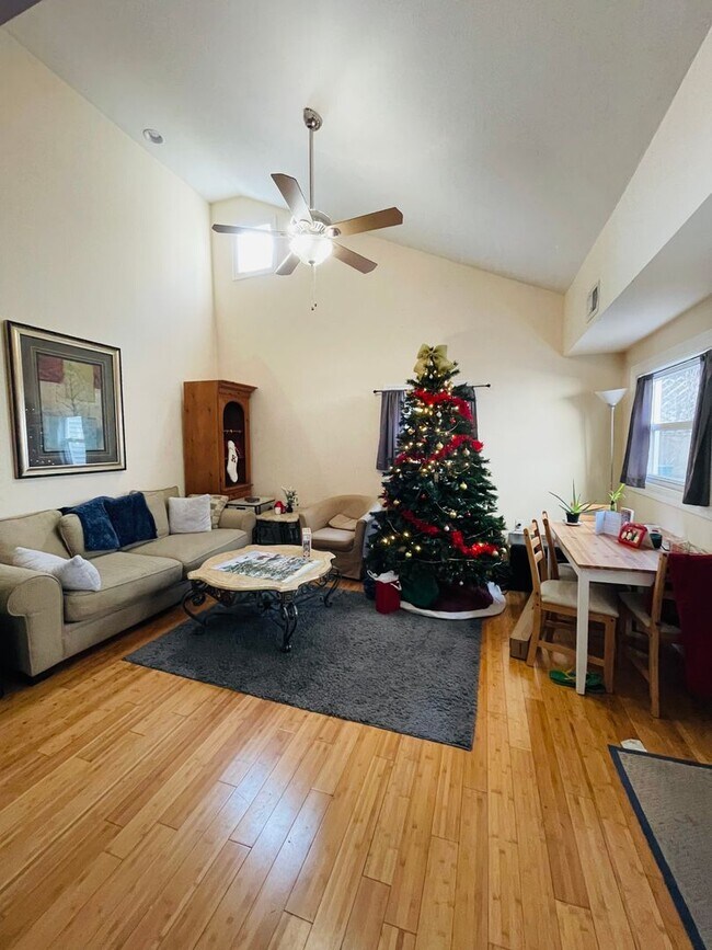 Foto del edificio - 4 Bedroom House in the Southside - 2 car g...