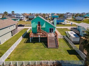 Building Photo - 4034 Reeves Dr