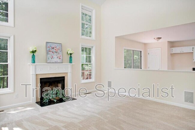 Foto del edificio - 100 Connelly Springs Pl