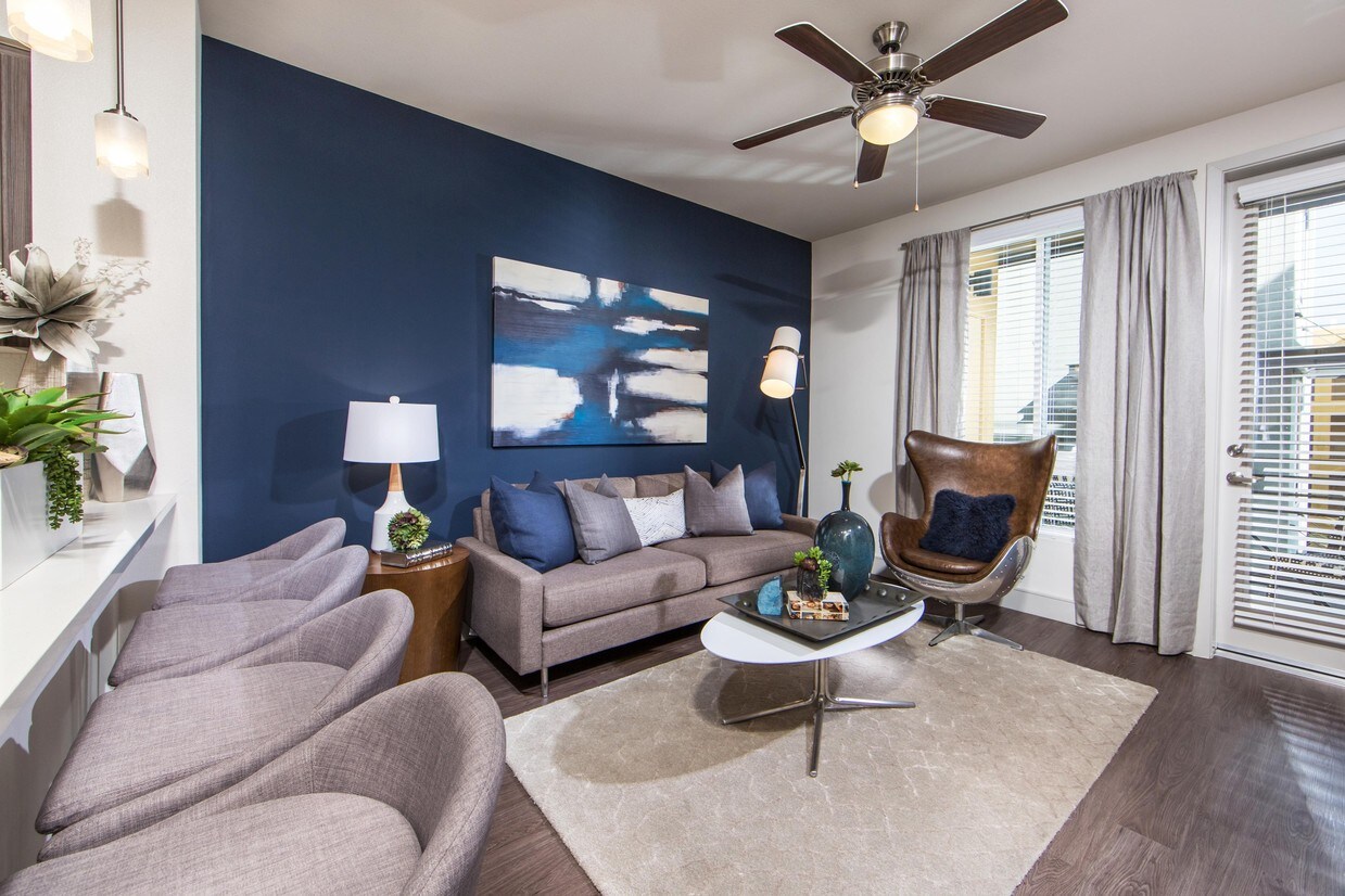 Foto principal - 11622 Aviation Blvd