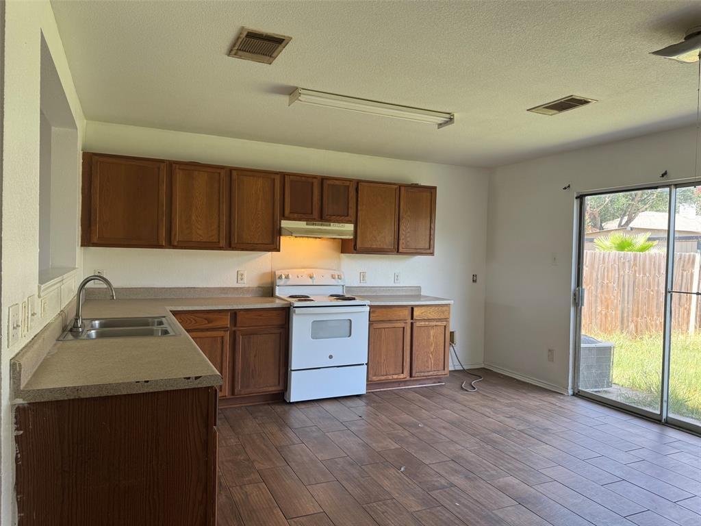 Foto del edificio - 13524 Coomes Dr