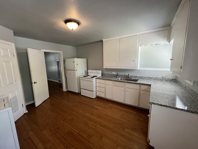 Building Photo - 233 Arvin Dr