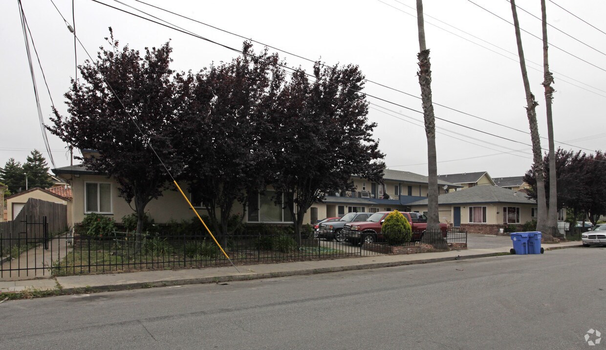 Foto del edificio - 145 Canfield Ave