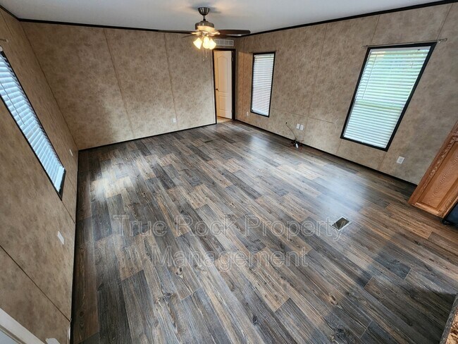 Building Photo - 502 E Lee