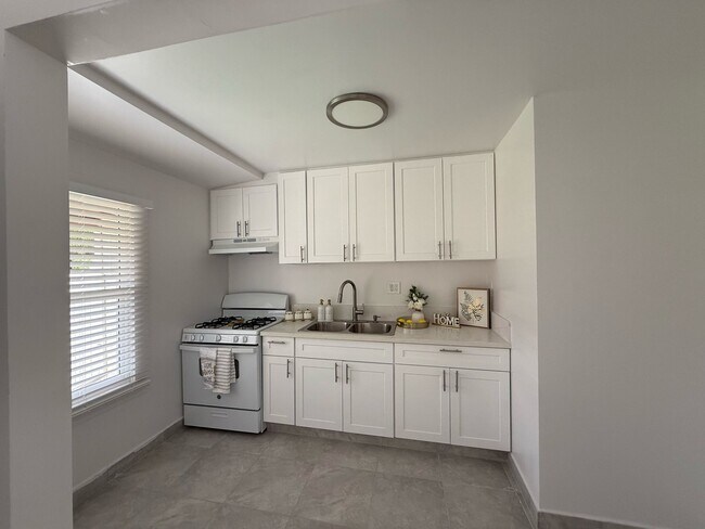 Building Photo - 10408 Edison Way