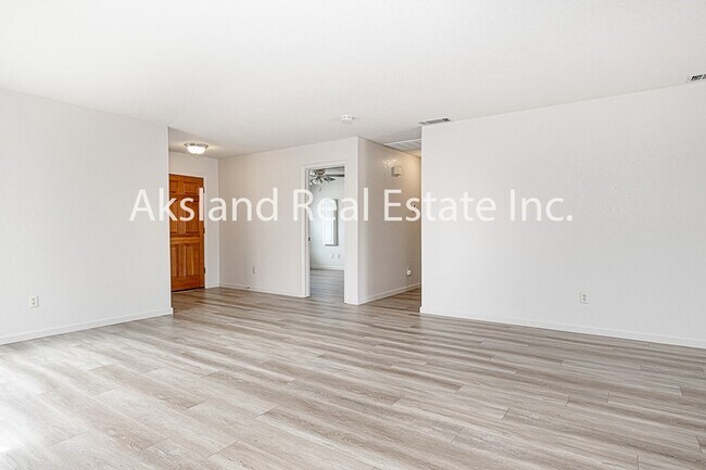 Building Photo - Manteca