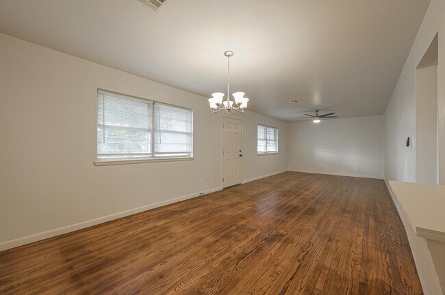 Building Photo - 2116 SW 69th St
