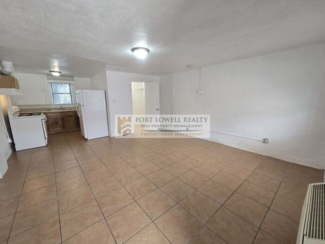 Building Photo - ONE MONTH FREE PRORATED! Cozy Studio near Downtown Tucson!