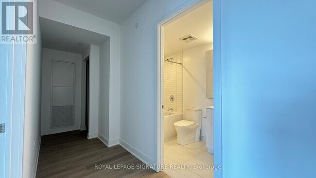 Building Photo - 86 Dundas St E