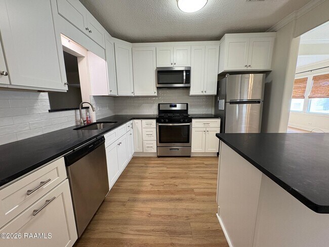 Foto del edificio - 524 Cedar Crest Ct