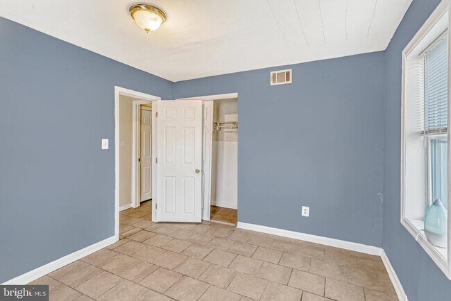 Building Photo - 2900 Williamsburg Ct