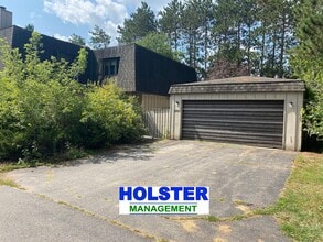 Building Photo - 4-Plex Located