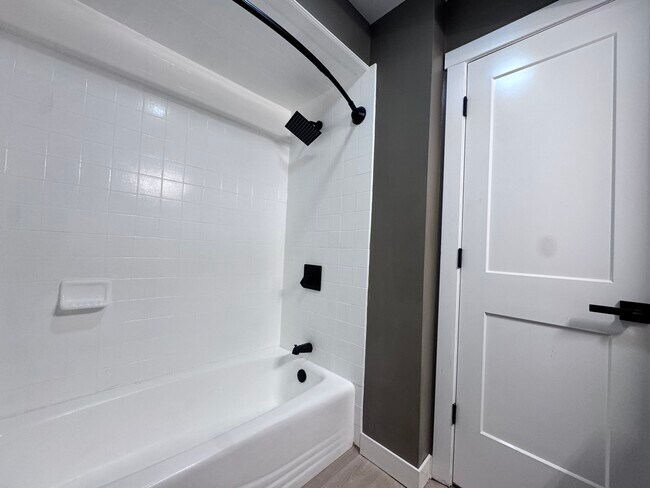 Foto del edificio - 2123 Central Ave