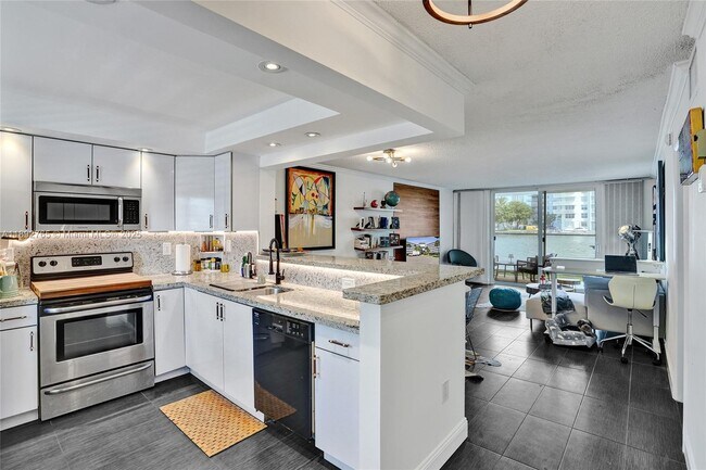 Foto del edificio - 4000 NE 170th St