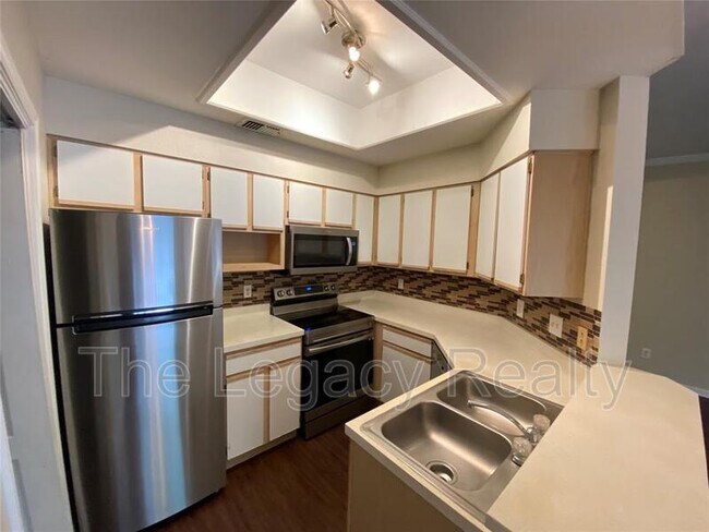 Building Photo - 6000 Shepherd Mountain Cove