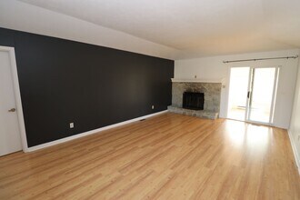 Building Photo - 6925 Mapleton Ct