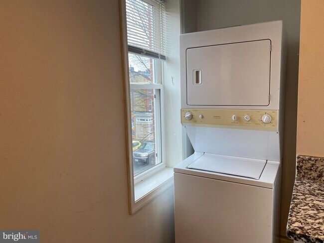 Foto del edificio - 1828 E Pratt St