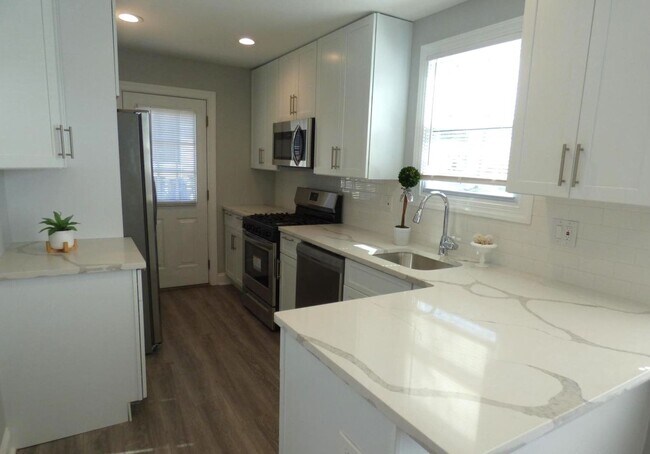 Foto del edificio - Renovated 3-Bedroom Single-Family Home in ...
