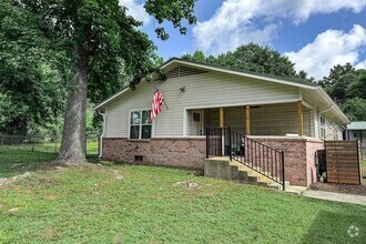 Building Photo - 1189 Southwood Dr