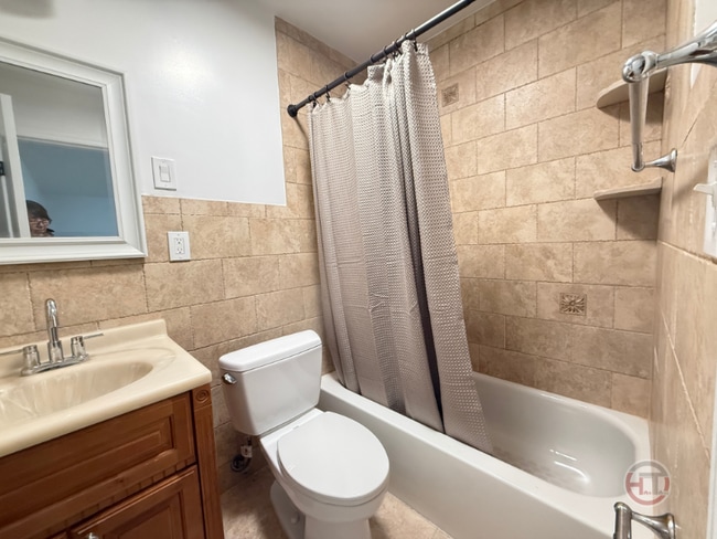 Building Photo - 1642 Williamsbridge Rd