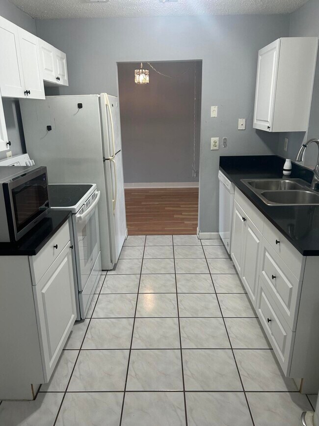 Foto del edificio - 1310 SW 18th Ct