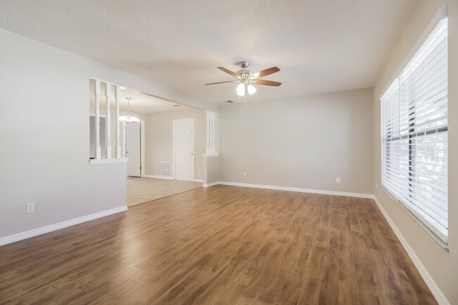 Building Photo - 8318 Mattituck Cir