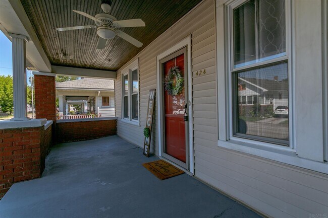 Building Photo - 424 Lewis Ave