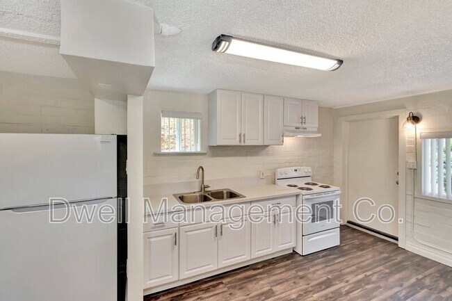 Foto del edificio - 9105 Rosedale Dr