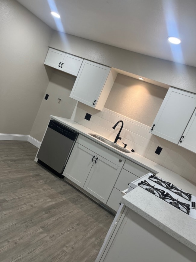Building Photo - 1331 N Cloverleaf Pl