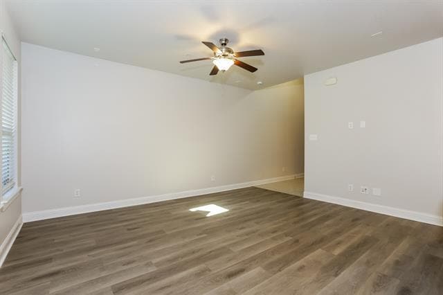 Foto del edificio - 1007 Brook Forest Ln