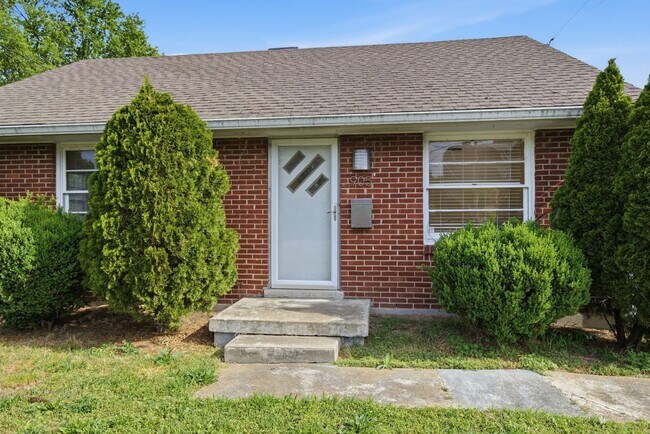 Foto del edificio - 905 W Eastland Ave