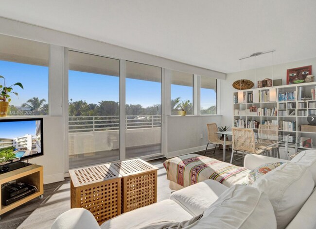 Foto del edificio - 7800 Collins Ave