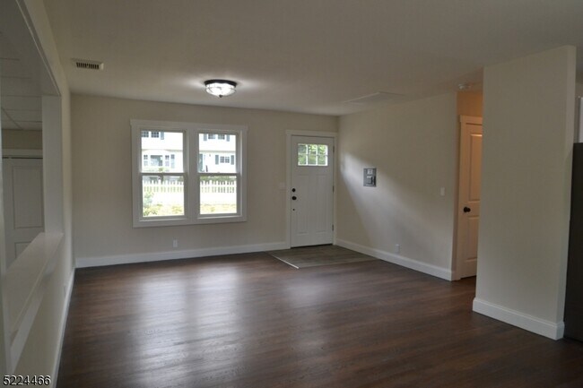 Foto del edificio - 132 E Shawnee Trail