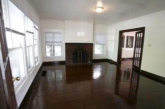 Building Photo - 316 E 7th St